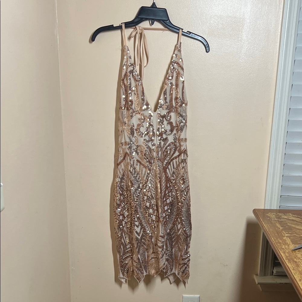 Fashion Nova Rose Gold Sequin Strapless V-Neck Dress